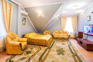 Дома для отпуска Агроусадьба Абузерье Abuzierje Улучшенный двухместный номер с 1 двуспальной кроватью и диваном-3