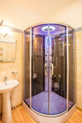 Дома для отпуска Агроусадьба Абузерье Abuzierje Специальное предложение - Трехместный номер с ванной комнатой-2
