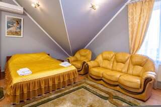 Дома для отпуска Агроусадьба Абузерье Abuzierje Улучшенный двухместный номер с 1 двуспальной кроватью и диваном-2